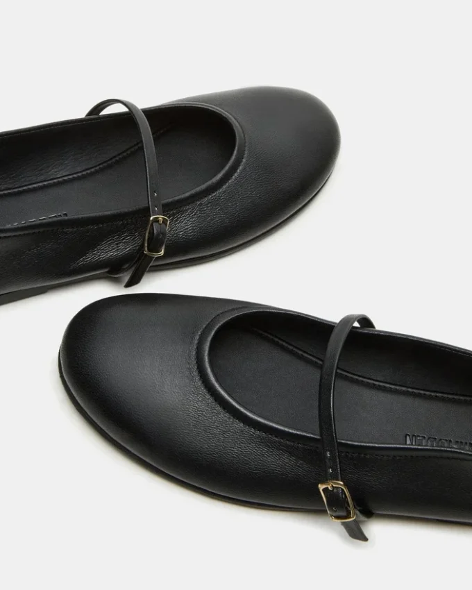 Besette Black Leather