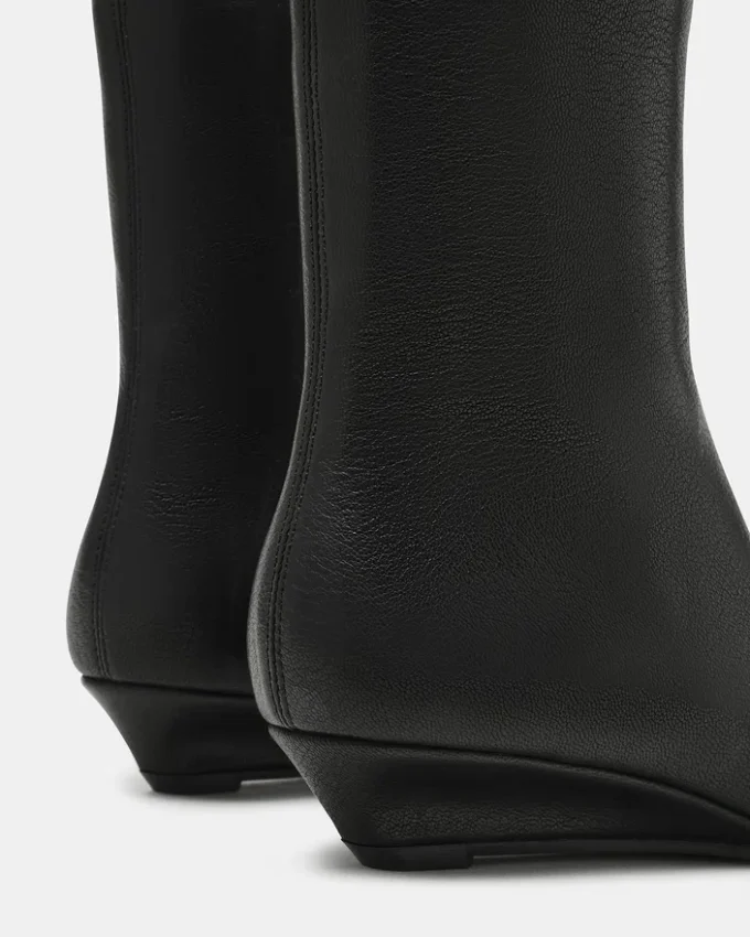 Flaire Black Leather